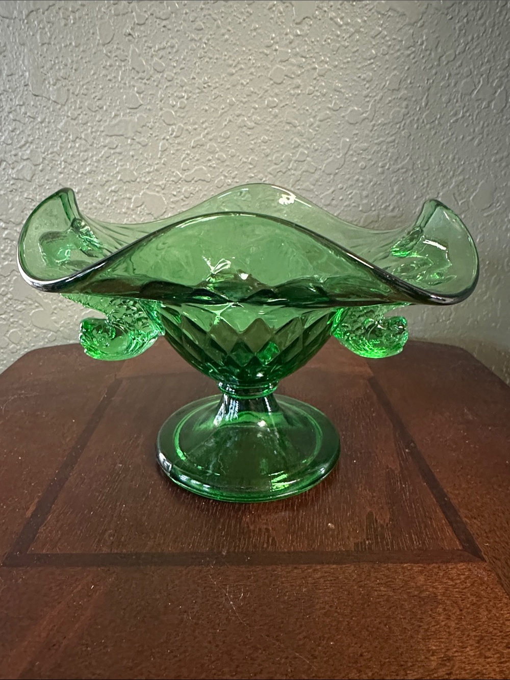 Vintage Fenton Emerald Green Diamond Optic Dolphin Handle Fan Bowl Compote